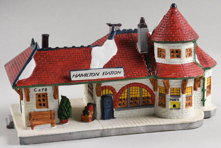 Caddington Village Hamilton Station - With Box Bx801