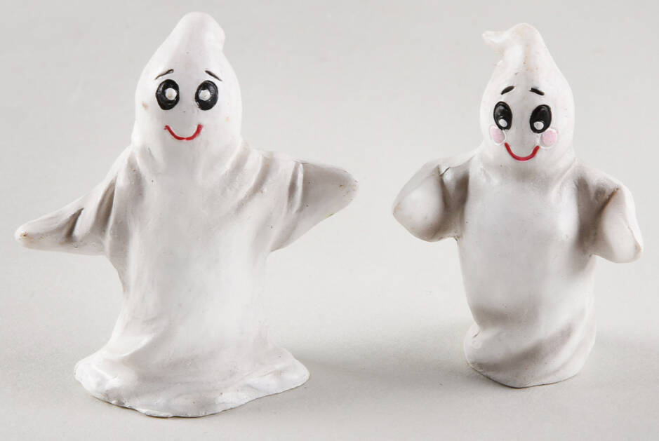 Spooky Town Friendly Ghosts (2 Piece) - With Box Bx947