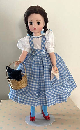 Wizard of OZ-Dolls Dorothy - Boxed