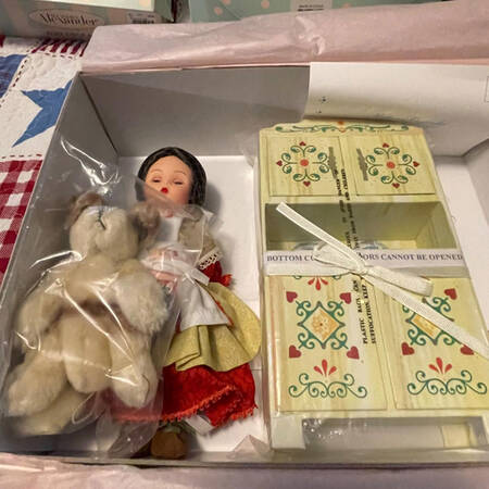 Nursery Rhymes Old Mother Hubbard - With Box