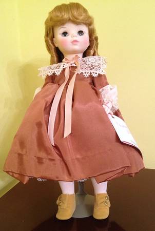 Classics-Doll Elise/Leslie - Boxed