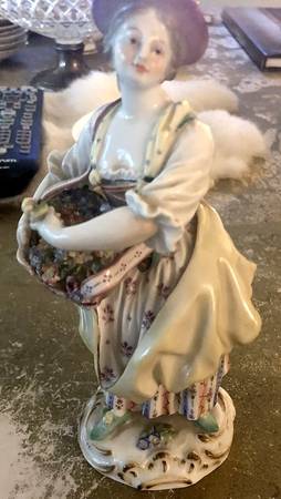 Meissen Figurines & Giftware Woman With Flower Basket - No Box 42