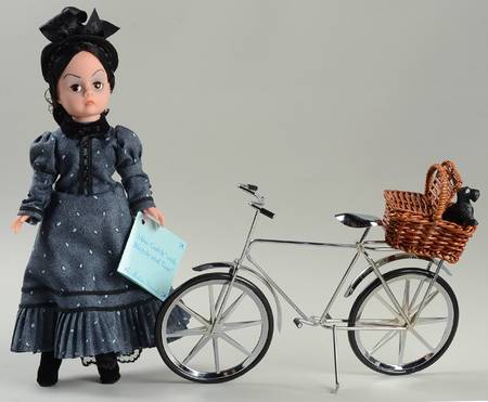 Wizard of OZ-Dolls Miss Gulch, Toto, & Bike - Boxed