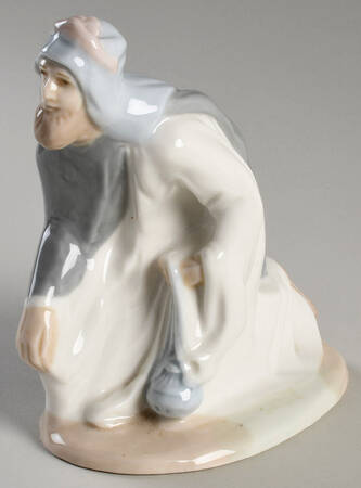 Mirmasu Porcelain Figurine Kneeling Man With Jar - No Box