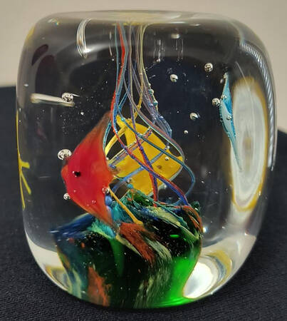 Murano Figurines Aquarium-Soft Cube,4 Fish,Swirl - Nb777, No Box