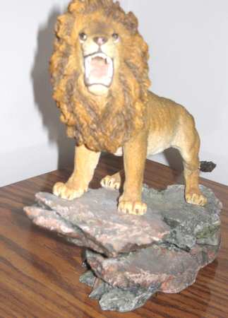 Kingdom of Cats Lion On Rock - With Box