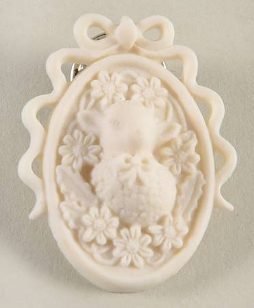 Margaret Furlong Collectors Club Lamb Cameo Lapel Pin - No Box