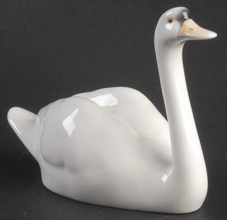 Noritake Figurines Swan - Straight Neck - With Box