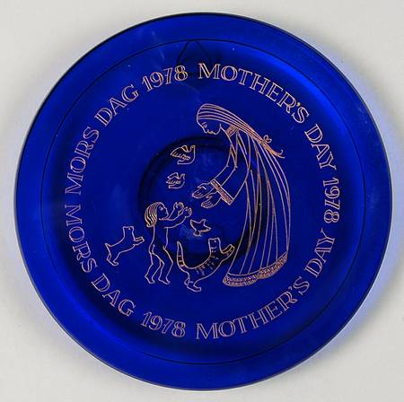 Mothers Day Plate Mother & Child - Boxed