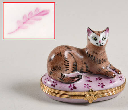 PEINT MAIN LIMOGES BOX Cat Head Up-Pink Background - Nb812, No Box