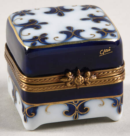 PEINT MAIN LIMOGES BOX Square-Blue & Gold Scrolls - Nb819, No Box