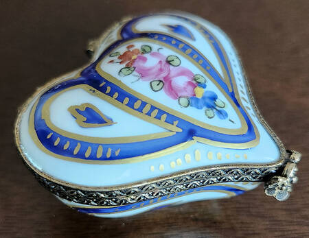 PEINT MAIN LIMOGES BOX Heart-Pink Roses, Blue & Gold - Nb835, No Box