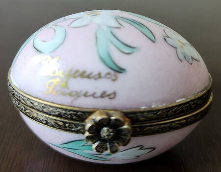 PEINT MAIN LIMOGES BOX Pink Egg With Blue Flowers - Nb83434, No Box