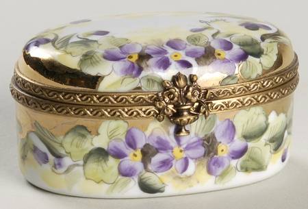 PEINT MAIN LIMOGES BOX Violets With Green Leaves-Oval - 409 With Box