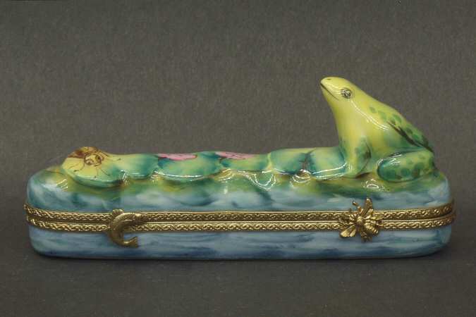 PEINT MAIN LIMOGES BOX Frog On Lily Pad - No Box
