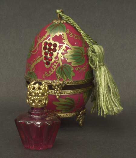 PEINT MAIN LIMOGES BOX Egg-Faberge/ Grapevine W/Flacon - With Box