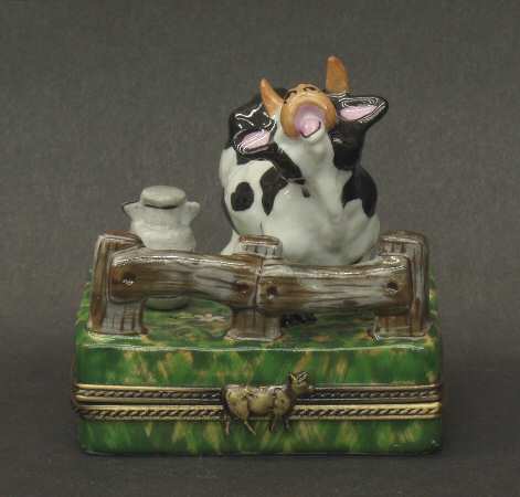 PEINT MAIN LIMOGES BOX Cow In Meadow - Boxed
