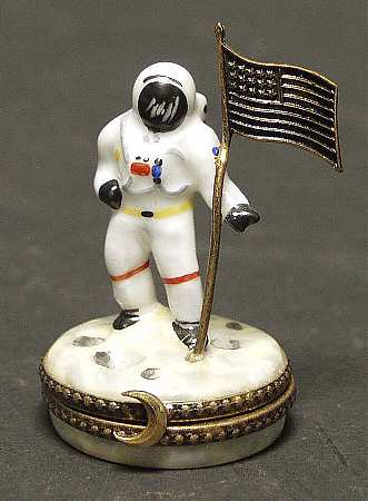 PEINT MAIN LIMOGES BOX Neil Armstrong - Boxed