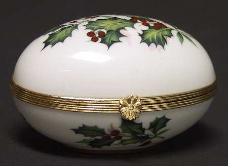 PEINT MAIN LIMOGES BOX Holly Egg - With Box Bx322