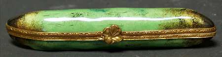PEINT MAIN LIMOGES BOX Pea Pod - With Box Bx329