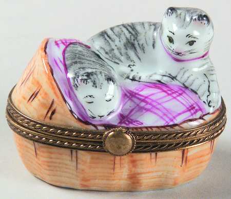 PEINT MAIN LIMOGES BOX Kittens In Basket-Pink Cloth - Boxed