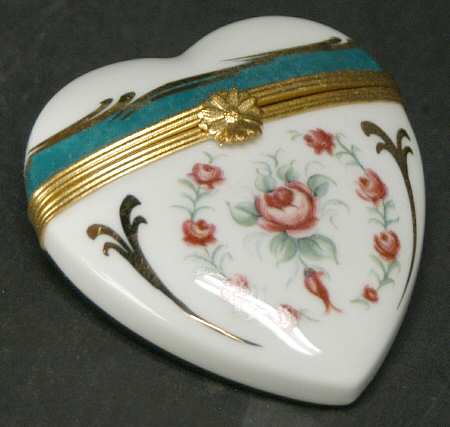 PEINT MAIN LIMOGES BOX Heart With Roses - With Box Bx351