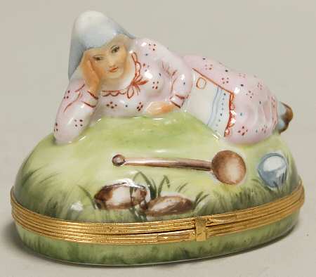 PEINT MAIN LIMOGES BOX Young Maiden Resting Box - With Box Bx383