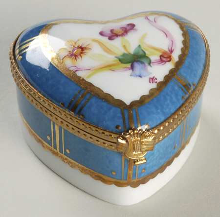 PEINT MAIN LIMOGES BOX Flowers On Blue Box - Bx411 With Box