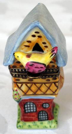 PEINT MAIN LIMOGES BOX Bird House With Bird - No Box