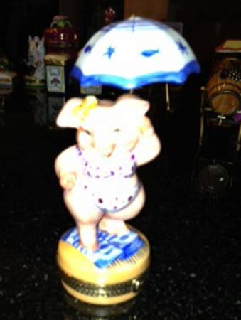 PEINT MAIN LIMOGES BOX Pig Under Umbrella - Boxed
