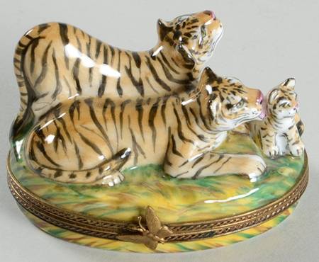 PEINT MAIN LIMOGES BOX Tiger Family - Boxed
