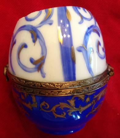 PEINT MAIN LIMOGES BOX Blue & Gold Scrolls - No Box