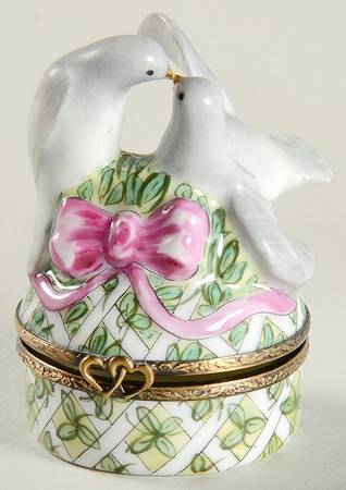 PEINT MAIN LIMOGES BOX Two Turtle Doves - No Box
