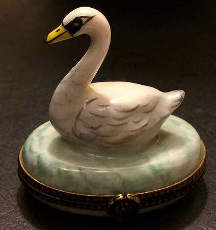 PEINT MAIN LIMOGES BOX Swan - No Box