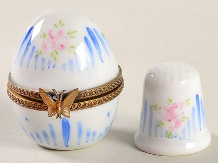 PEINT MAIN LIMOGES BOX Egg With Thimble - No Box