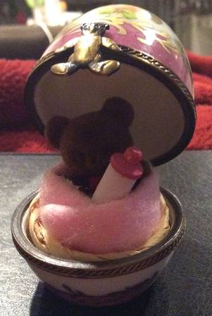PEINT MAIN LIMOGES BOX Egg-Teddy Bear - No Box 630
