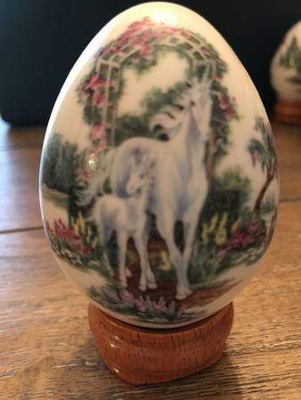 Unicorn Egg Arbor Scene - No Box