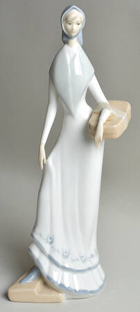 Porceval  Figurines Woman With Basket - No Box