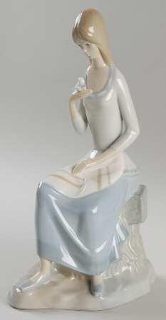 Porceval  Figurines Girl With Bird - Boxed