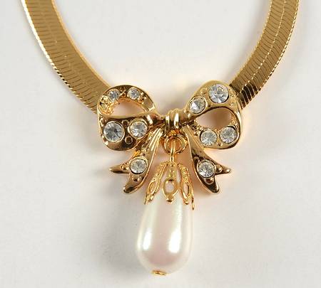 Princess House Jewelry Pearl Bow Necklace - No Box