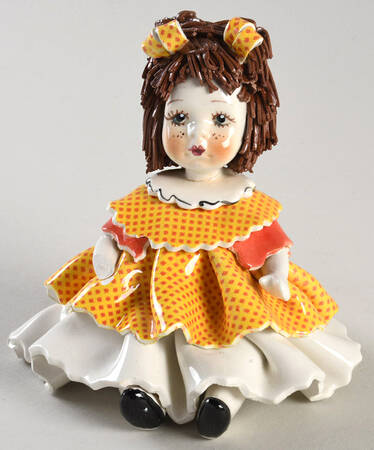 Lino Zampiva Figurines Girl Sitting Brown Hair Yellow Dress - Boxed