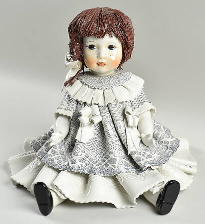Lino Zampiva Figurines Girl Sitting- Brown Hair - Boxed