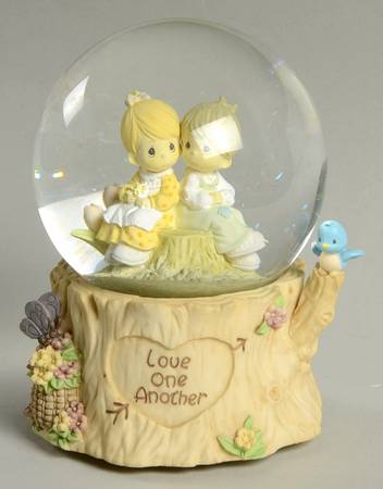 Precious Moments Giftware Love One Another-Snowglobe-Love Will Kee - Boxed