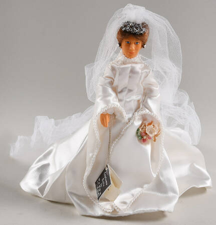 Costume Dolls Hrh Princes Anne - No Box