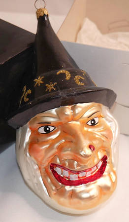 Halloween Lucinda-White Witch - No Box
