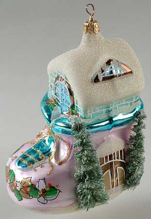 Buildings & Churches Winter Snow Shoe Shack-Pink - No Box