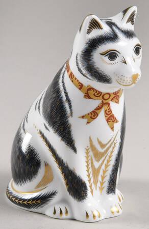 Imari Paperweight Collection Black And White Mother Cat - Boxed