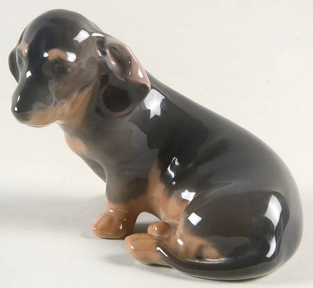 Dogs Dachshund Sitting-Dark - No Box