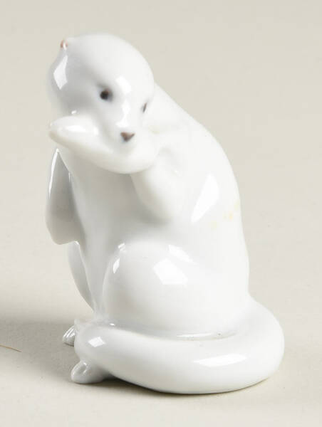 Animals-Other Otter With Fish-White - No Box 60