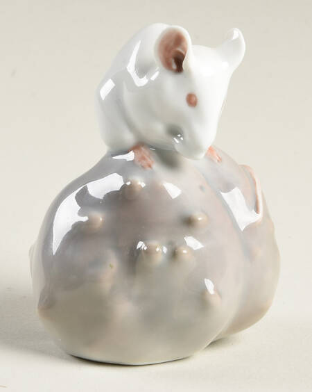 Animals-Other Mouse On Rock - No Box